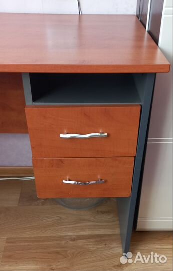 Письменный стол для школьника бу