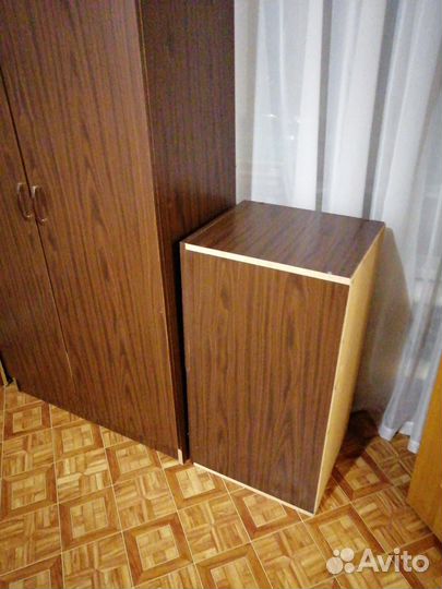Шкаф трехстворчатый