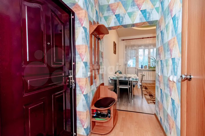 2-к. квартира, 48 м², 1/3 эт.