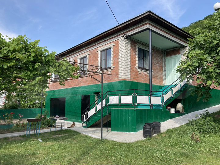 Дом 232,7 м² на участке 10,6 сот.