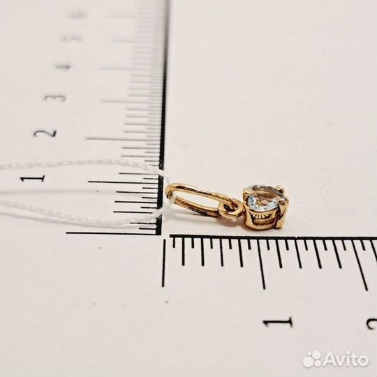 Золотая подвеска с фианитом