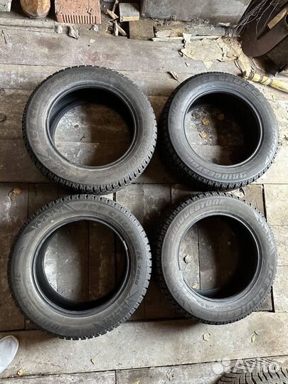 Bridgestone Ice Cruiser 7000 205/60 R16 92T