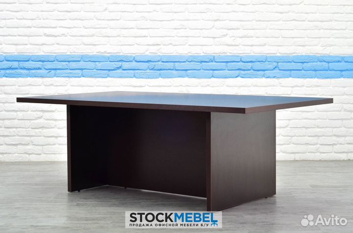 Офисная мебель. Стол