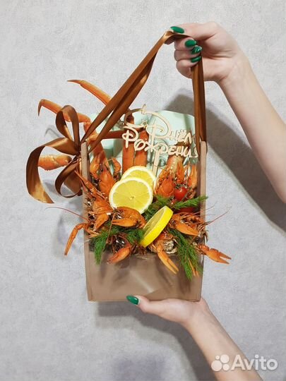 Подарок для мужчины ящик с раками