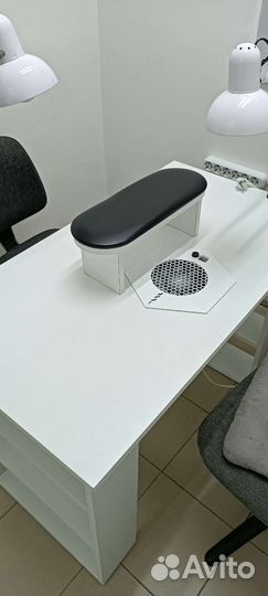 Маникюрный стол