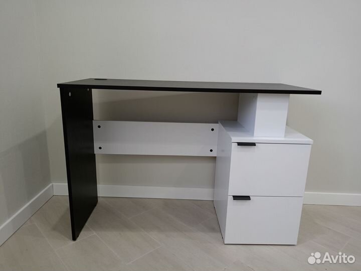 Письменный стол