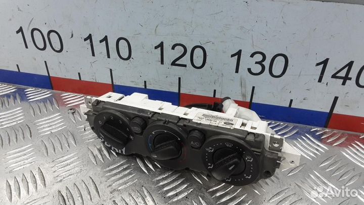 Блок управления климатической установкой Ford Focu