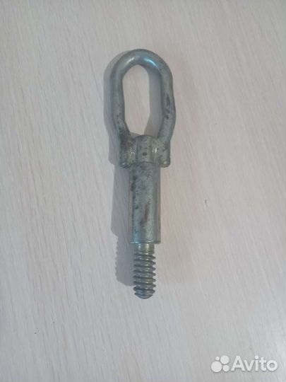 Буксировочный крюк