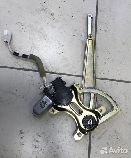 Стеклоподъемник задней двери Lexus LS430 Celsior U