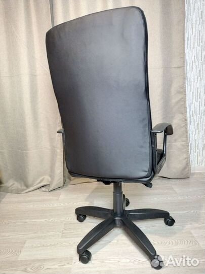 Компьютерное кресло (офисное кресло)