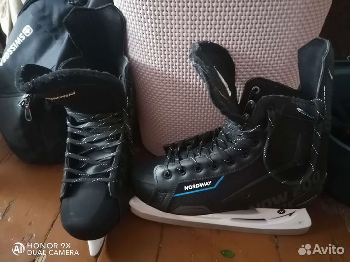 Коньки хоккейные