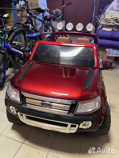 Продаю электромобиль детский