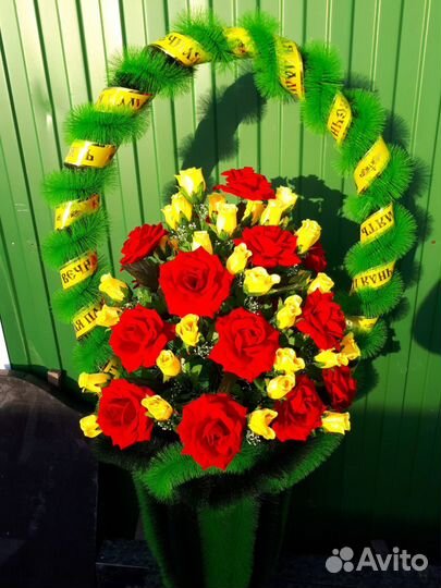 Венки ритуальные траурные искуственные цветы кругл