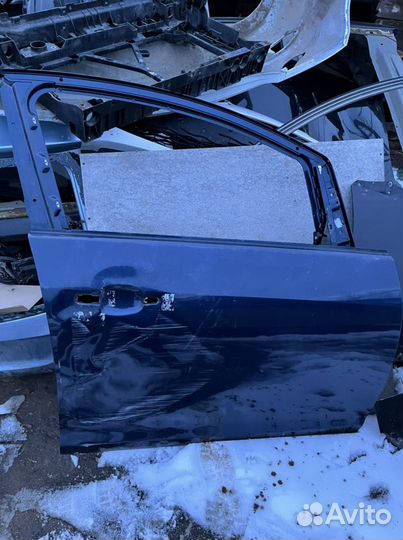 Дверь передняя правая Opel astra j