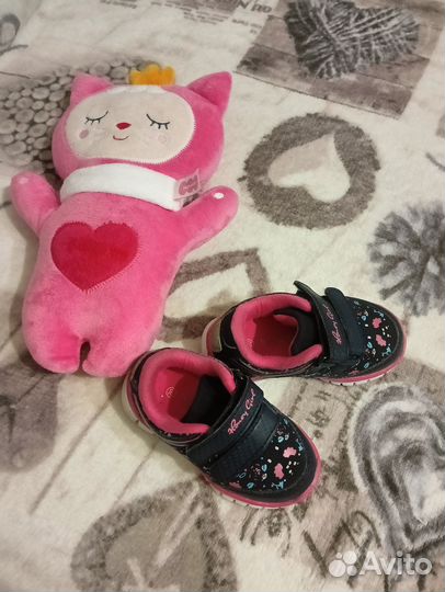 Кроссовки для девочки 20 размер