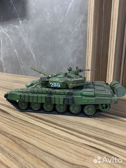 Модель танка Т-72Б ручная работа роспись