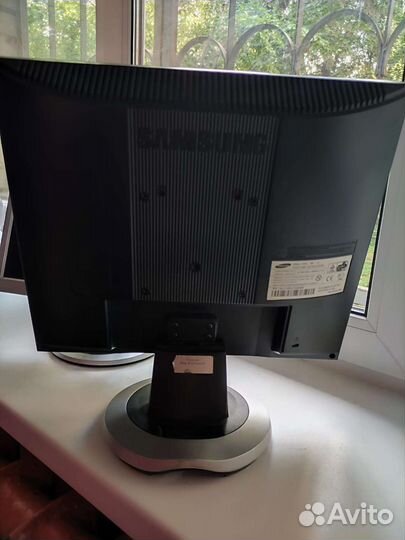 Монитор Samsung SyncMaster713n