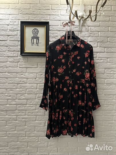 Платье от бренда Stradivarius. Размер S