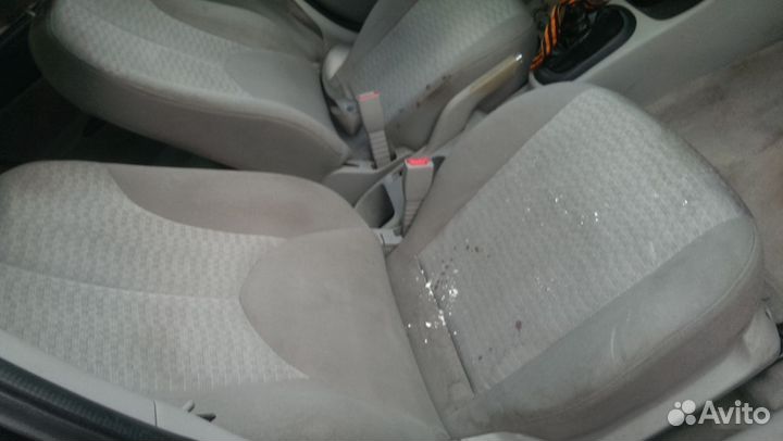 Передние сидения Hyundai Verna, 2008