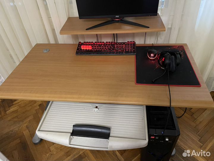 Компьютерный стол, рабочий