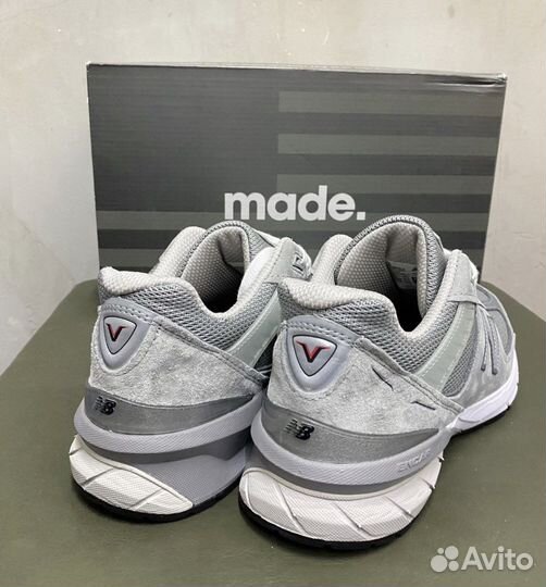 Кроссовки New Balance 990 v5