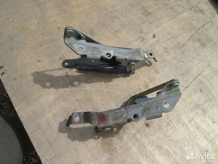 Петля капота Subaru Legacy BP5 EJ204 2007/8