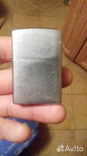 Продам зажигалку zippo 2000г.в