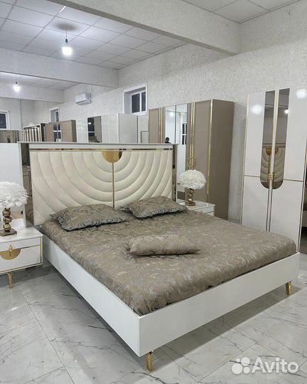 Спальный гарнитур