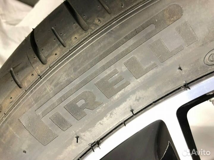 Pirelli P Zero 285/40 R22 и 325/35 R22