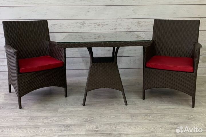 Стулья из искусственного ротанга