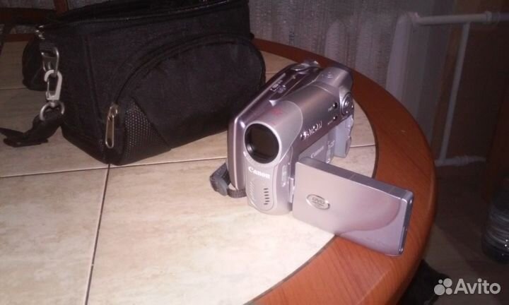 Видеокамера Canon DC100