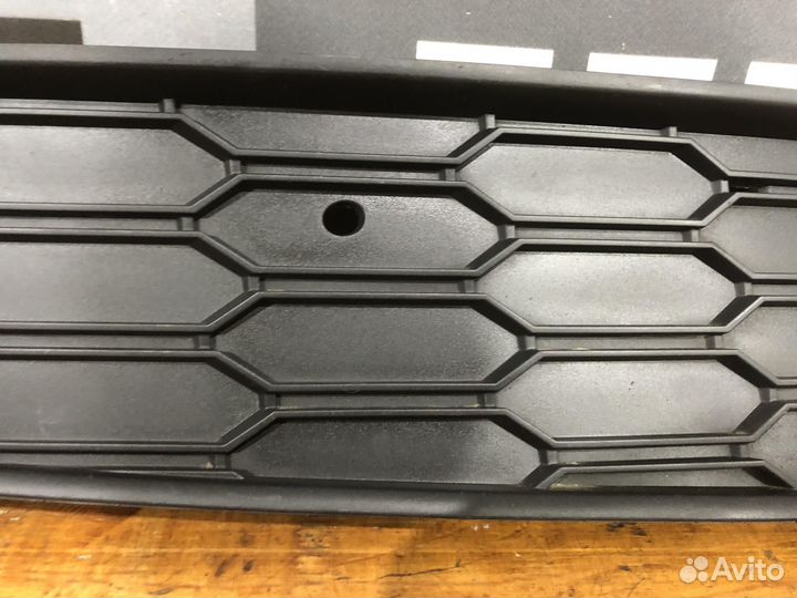 Накладка решетки бампера Skoda Rapid 2 20-нв Б/У О