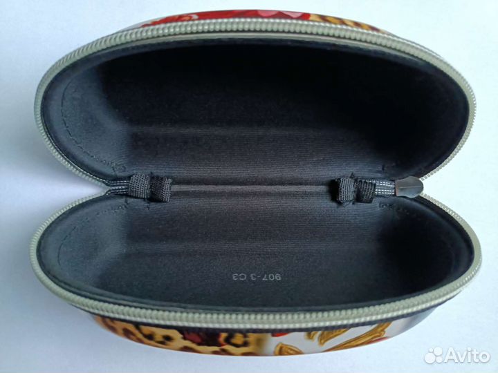 Солнцезащитные очки женские с футляром