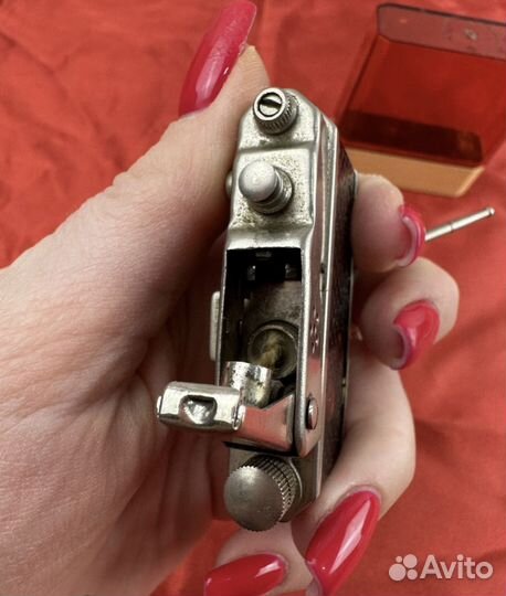 Старая Бензиновая зажигалка. Фотоаппарат