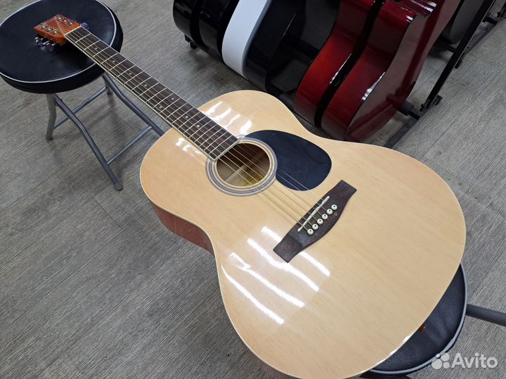 Гитара акустическая с металлическими струнами