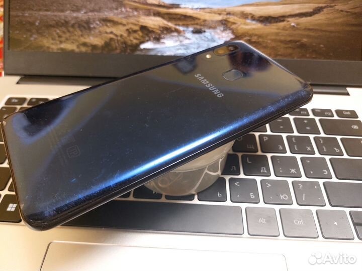 Samsung Galaxy A20, 3/32 ГБ