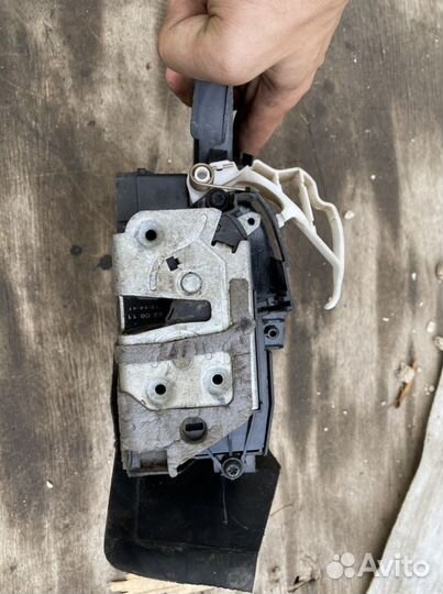 Замок задней левой двери Ford Focus 3