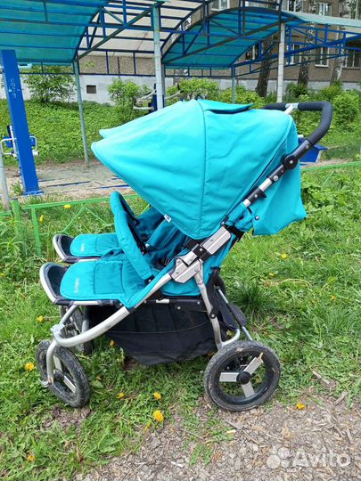 Коляска для двойни bumbleride