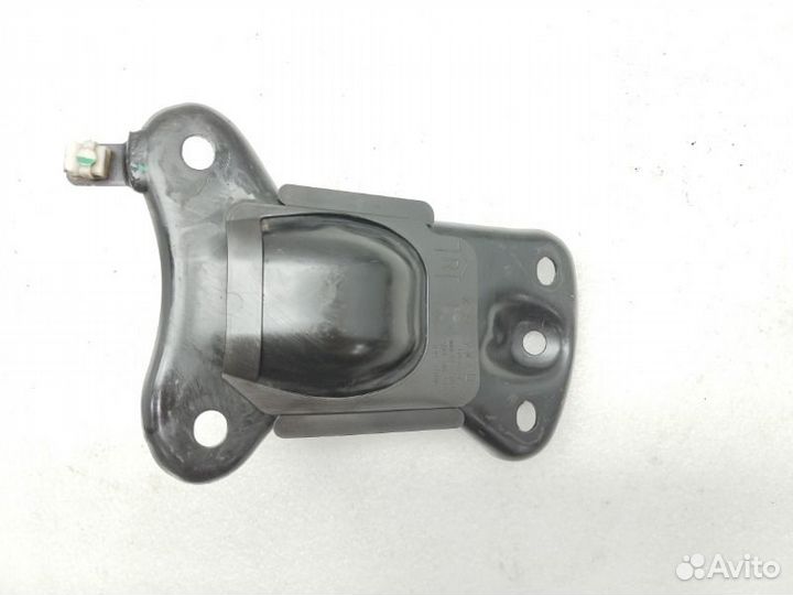 Кронштейн балки задний правый Skoda Octavia A7