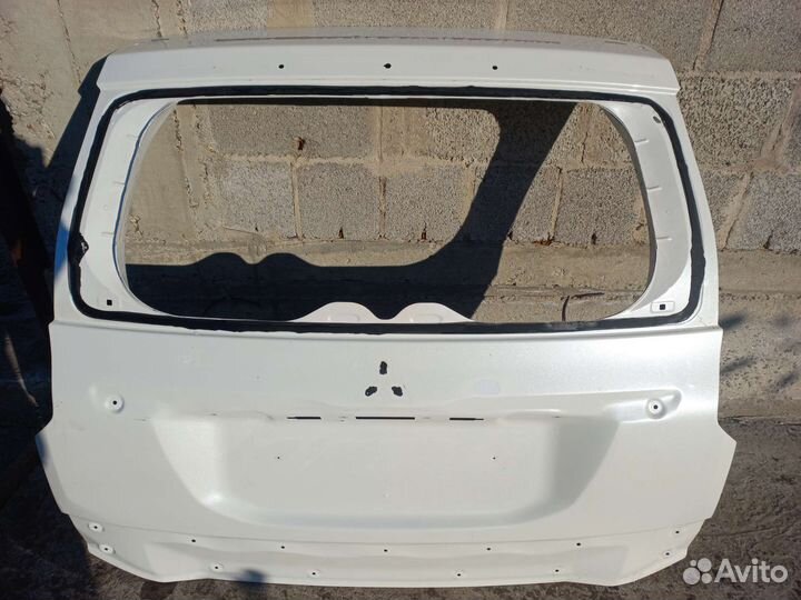 Багажная дверь Pajero Sport 2016 и по н.в