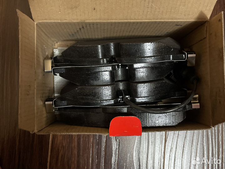 Колодки тормозные передние новые Zimmerman