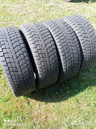 Dunlop Dectes SP001 235/70 R16