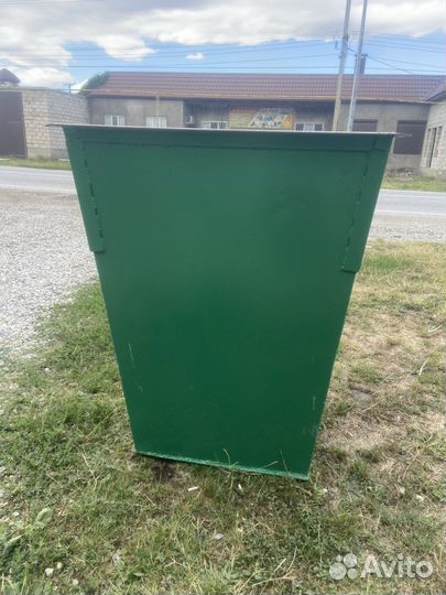Мусорный бак металлический