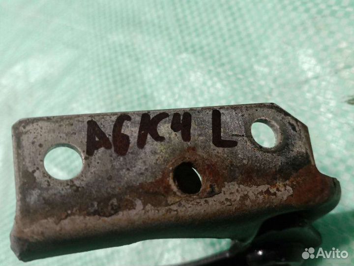 Петля капота левая Audi А6 С4