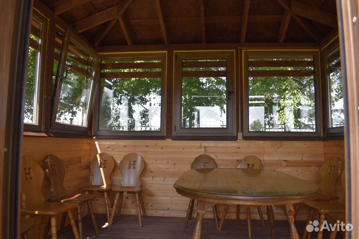 Средняя беседка рядом с озером (до 12 гостей)