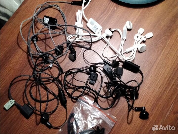 Наушники оригинальные для телефонов и смартфонов