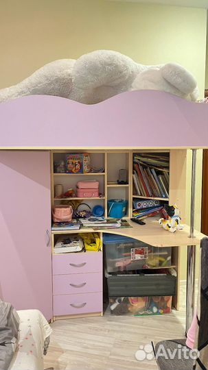 Детская кровать чердак со столом и шкафом