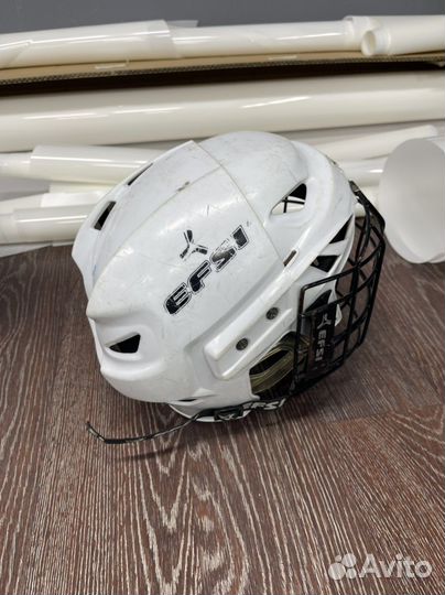 Хоккейный шлем