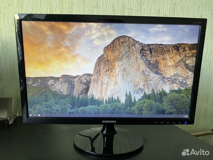 Монитор Samsung S22D300NY