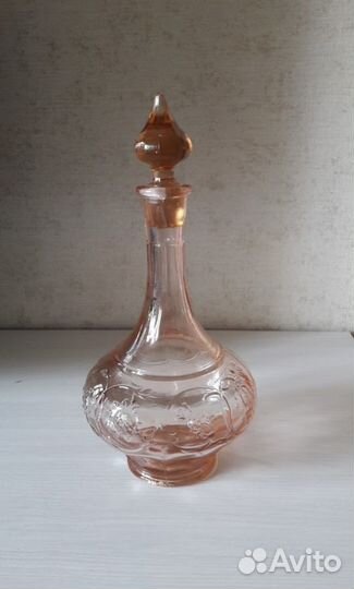 Графин из розового стекла винтаж